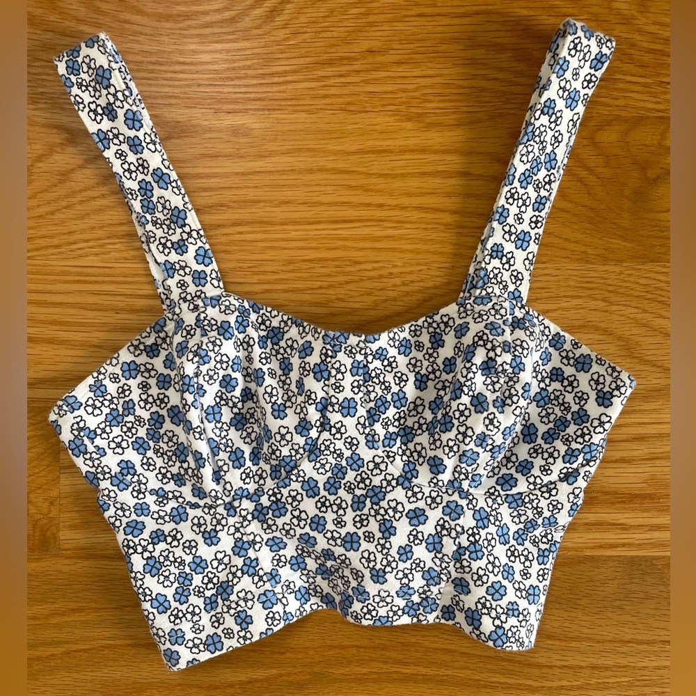 Floral-print petite bodice with cute blue buttons
